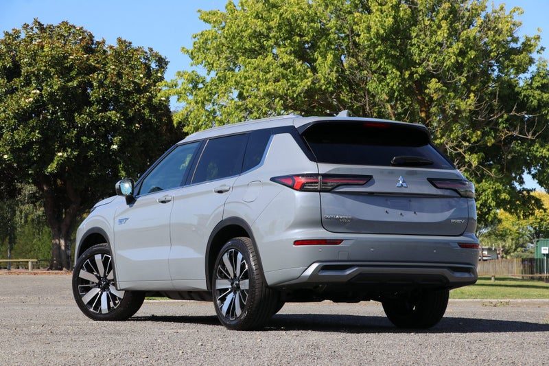 2026 Mitsubishi Outlander PHEV VRX (S-AWC), photo 2