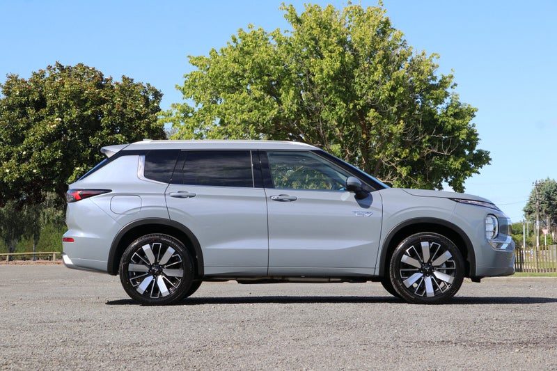 2026 Mitsubishi Outlander PHEV VRX (S-AWC), photo 3