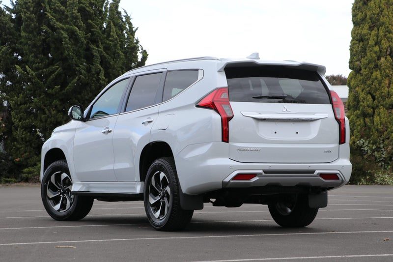 2026 Mitsubishi Pajero Sport VRX 4WD, photo 2
