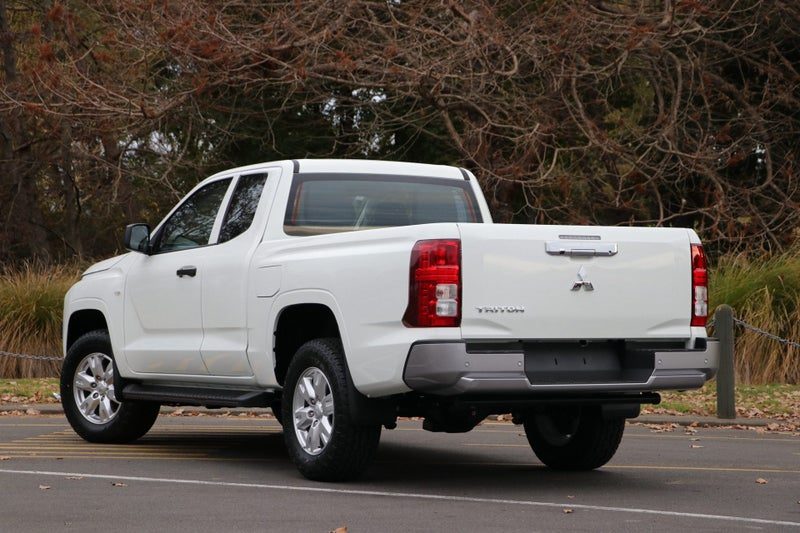 2026 Mitsubishi Triton Club Cab GLX 4WD 6AT 2.4DT, photo 2