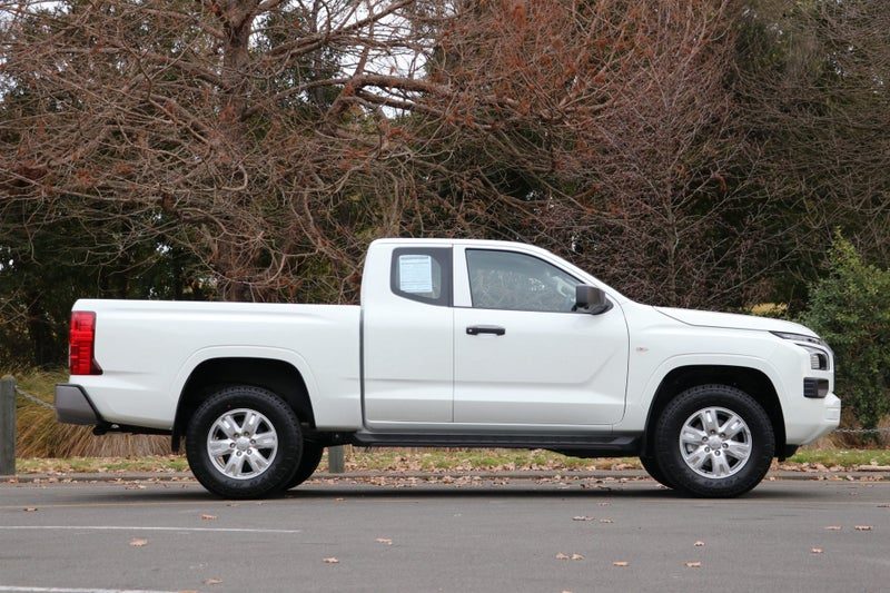 2026 Mitsubishi Triton Club Cab GLX 4WD 6AT 2.4DT, photo 3