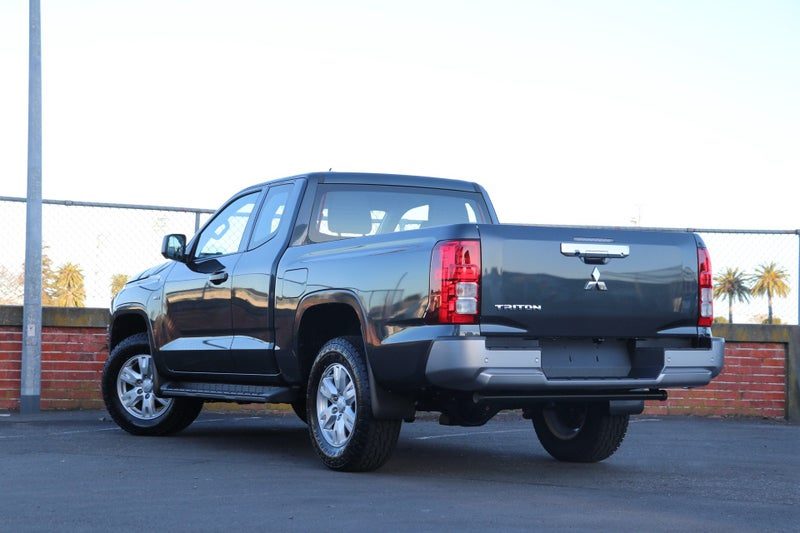 2026 Mitsubishi Triton Club Cab GLX 4WD 6AT, photo 2