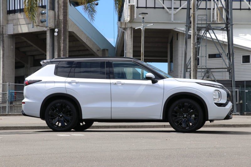 2026 Mitsubishi Outlander VRX 2WD 2.5P (BLACK OUT), photo 3