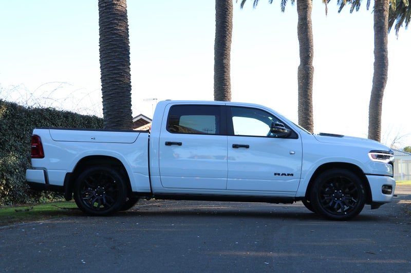 2026 Ram 1500 DT LIMITED I6 RB NIGHT EDITION, photo 3