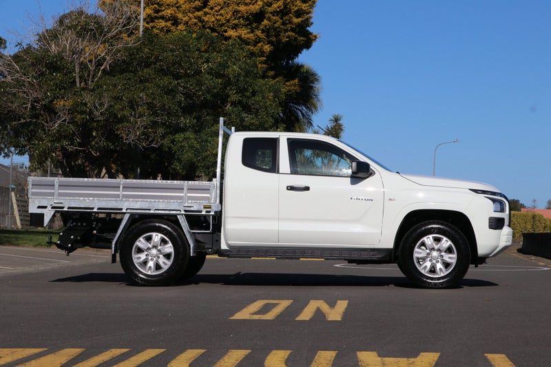 2026 Mitsubishi Triton Club Cab GLX Flat Deck 4WD, photo 3