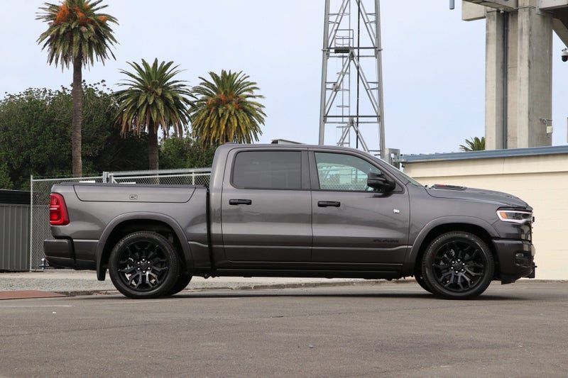 2026 Ram 1500 DT LIMITED I6 RB NIGHT EDITION, photo 3