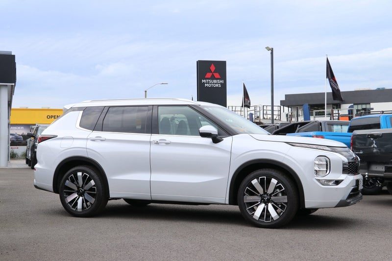 2026 Mitsubishi Outlander VRX 2WD 2.5P, photo 3