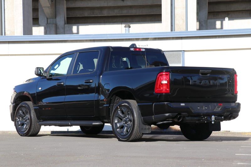 2026 Ram 1500 Express Black Edition 3.0 Hurricane, photo 2