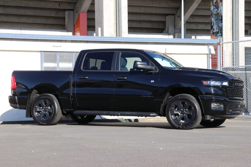 2026 Ram 1500 Express Black Edition 3.0 Hurricane, photo 3