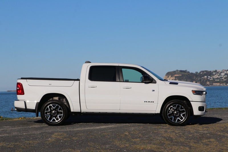2026 Ram 1500 DT Laramie Sport SST SO 3.0, photo 3