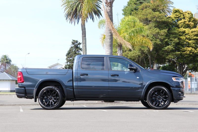 2026 Ram 1500 DT LIMITED I6 RB NIGHT EDITION, photo 3