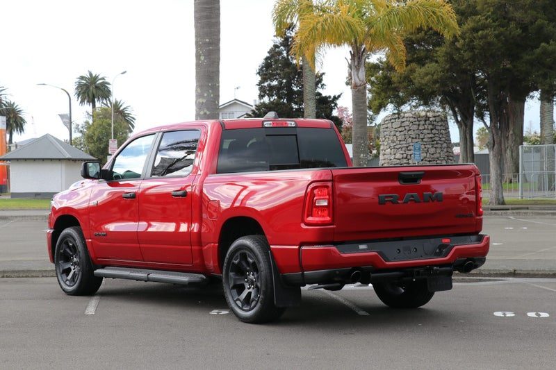 2026 Ram 1500 Express Black Edition 3.0 Hurricane, photo 2