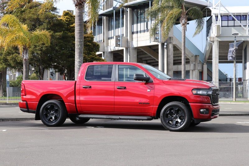 2026 Ram 1500 Express Black Edition 3.0 Hurricane, photo 3