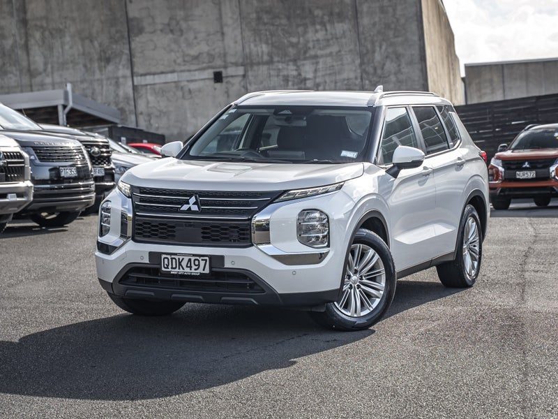 2023 Mitsubishi Outlander Ls 2.5P/4Wd/Cvt