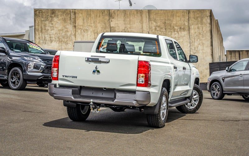 2026 Mitsubishi Triton Dc Glx 6At 2.4Dt, photo 2