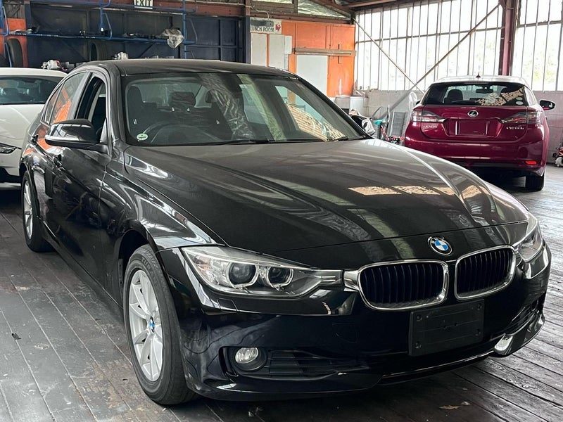 2014 BMW 320i 2.0L TURBOCHARGED / RWD / 180HP, photo 2
