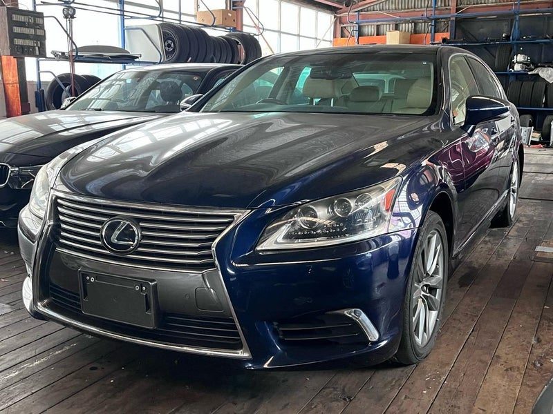 2013 Lexus LS 600 V8 HYBRID - 438 HP - AWD, photo 2