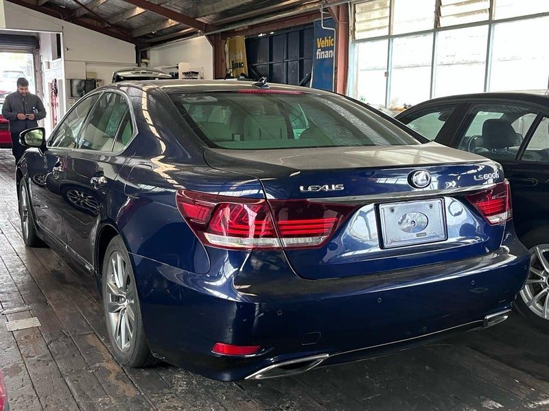 2013 Lexus LS 600 V8 HYBRID - 438 HP - AWD, photo 3