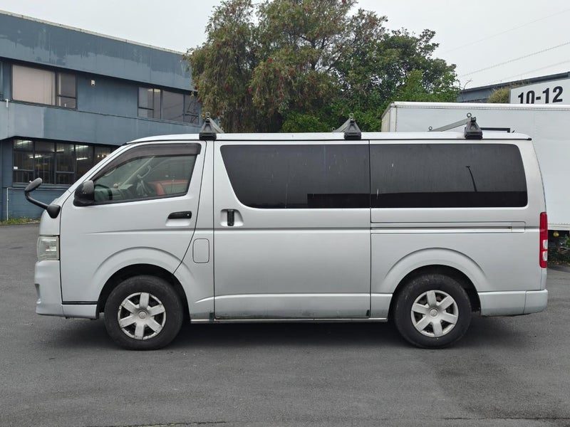 2013 Toyota Hiace, photo 3