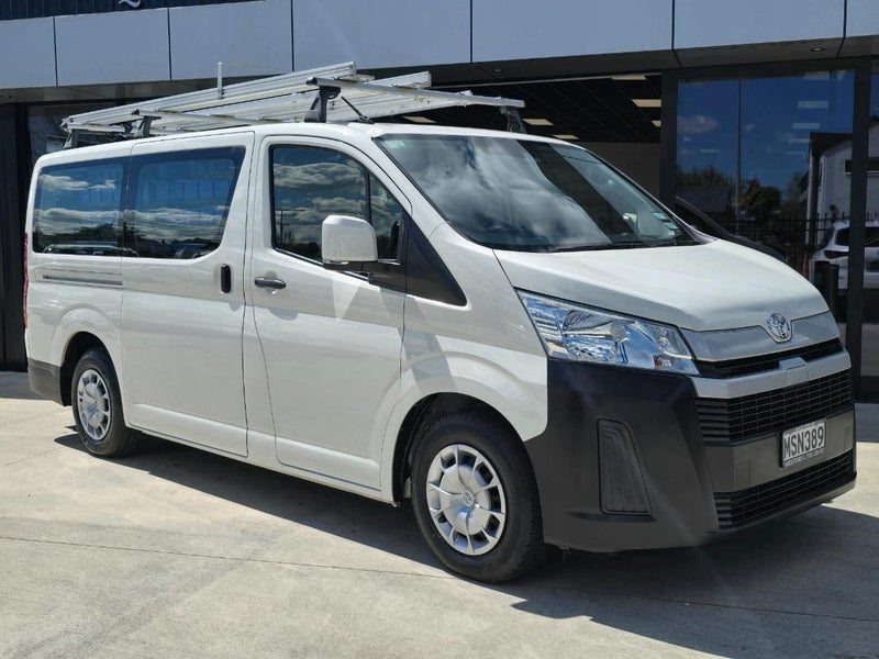 2020 Toyota Hiace ZR 2.8TD AUTO (NZNEW)
