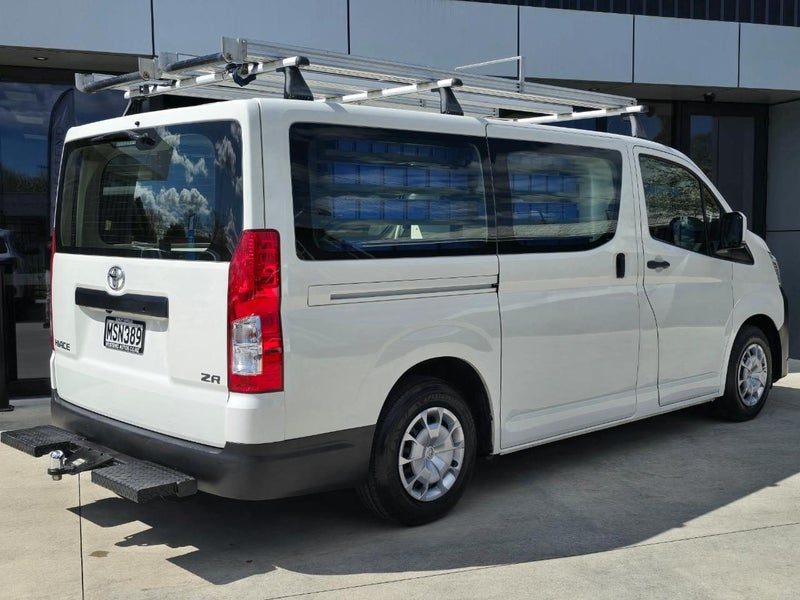 2020 Toyota Hiace ZR 2.8TD AUTO (NZNEW), photo 2