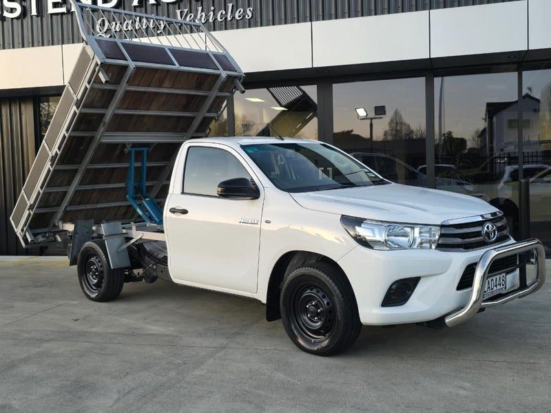 2017 Toyota Hilux 2.8TD TIPPER FLATDECK (NZNEW)