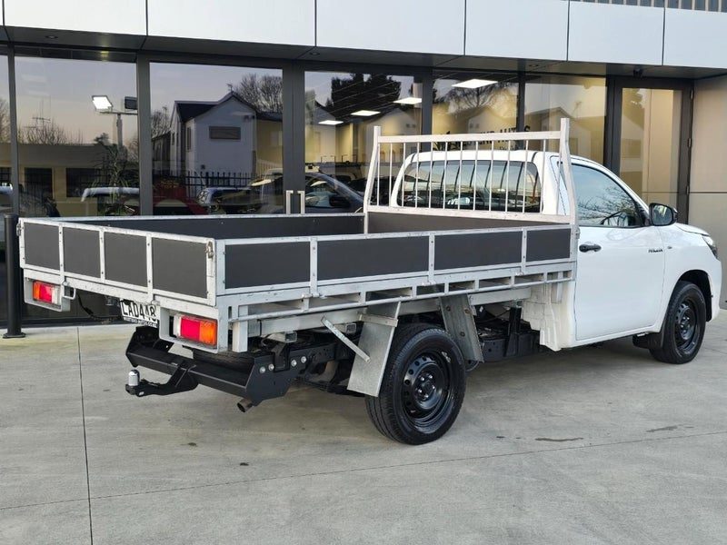2017 Toyota Hilux 2.8TD TIPPER FLATDECK (NZNEW), photo 2