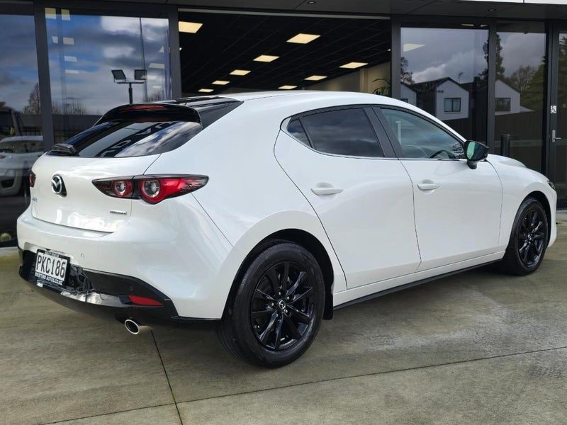 2022 Mazda 3 GSX HATCH (NZNEW), photo 2