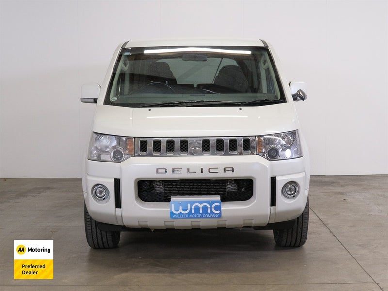 2015 Mitsubishi Delica D:5, photo 2