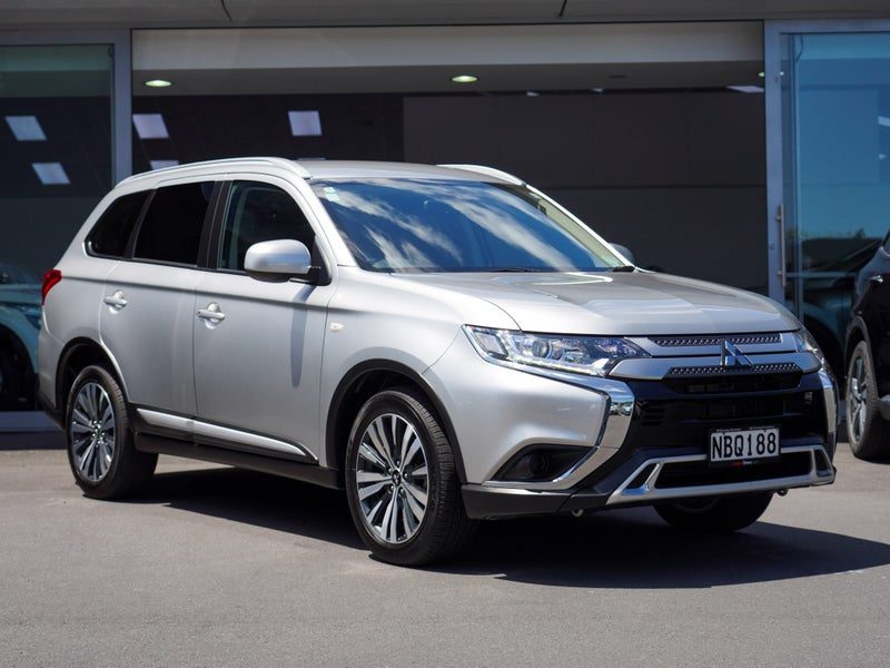 2020 Mitsubishi Outlander LS 2.4 PETROL 7 SEAT SUV