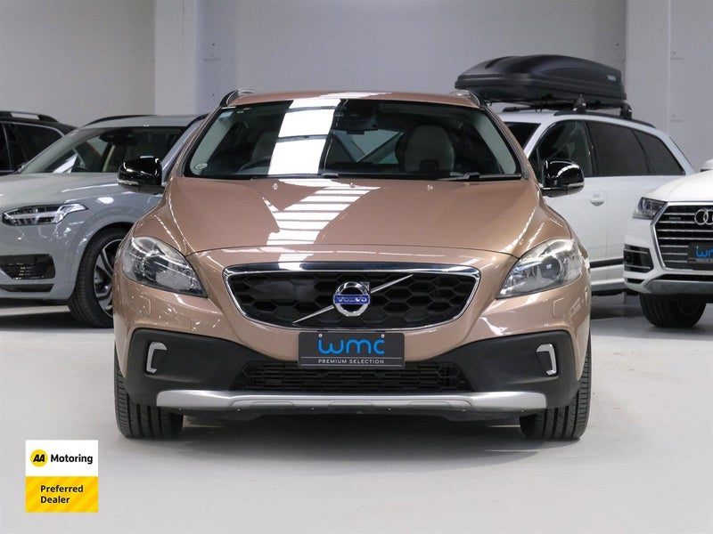2013 Volvo V40 T5 AWD 'Cross Country', photo 2