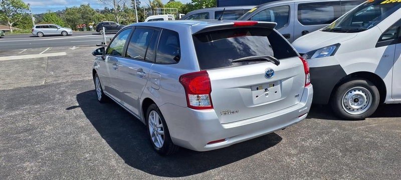 2014 Toyota Corolla Fielder Hybrid, photo 2