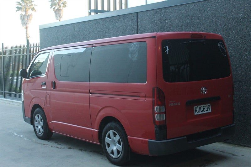 2014 Toyota Hiace, photo 3