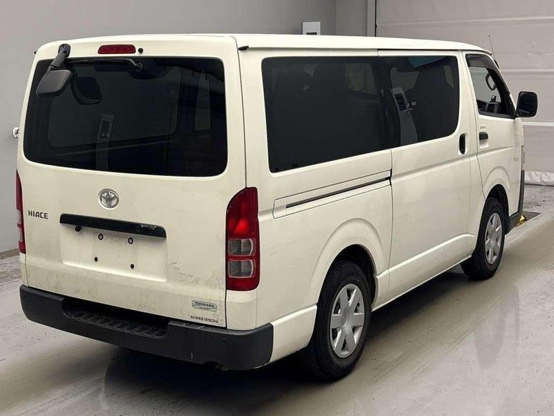 2021 Toyota Hiace DX, photo 2