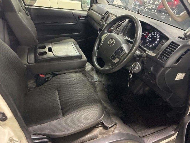 2021 Toyota Hiace DX, photo 3