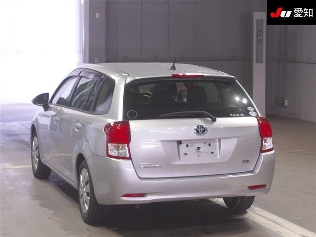 2015 Toyota Corolla Fielder Hybrid, photo 2
