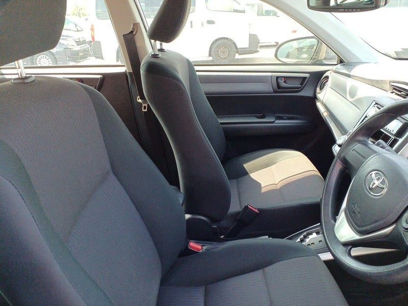 2015 Toyota Corolla Fielder Hybrid, photo 3