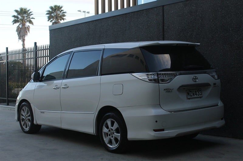 2010 Toyota Estima, photo 2