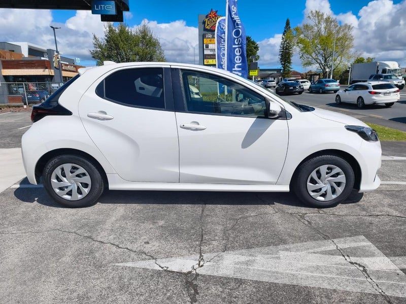 2023 Toyota Yaris X HYBRID, photo 2