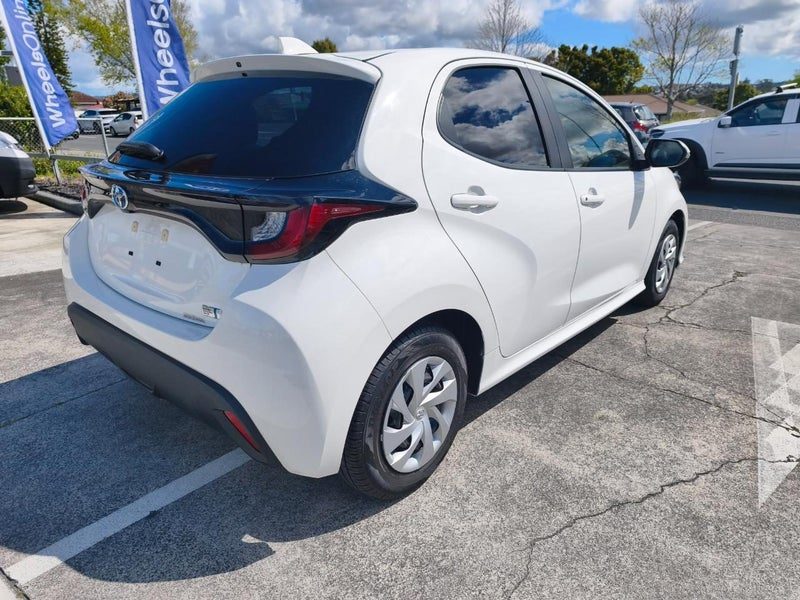 2023 Toyota Yaris X HYBRID, photo 3