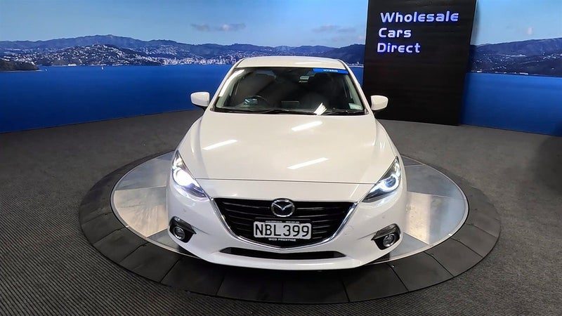 2013 Mazda Axela Hybrid, photo 2