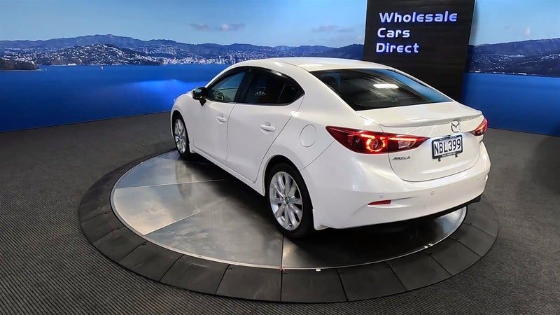 2013 Mazda Axela Hybrid, photo 3