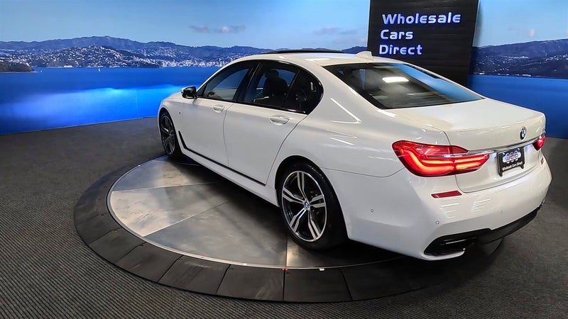 2017 BMW 750i, photo 3
