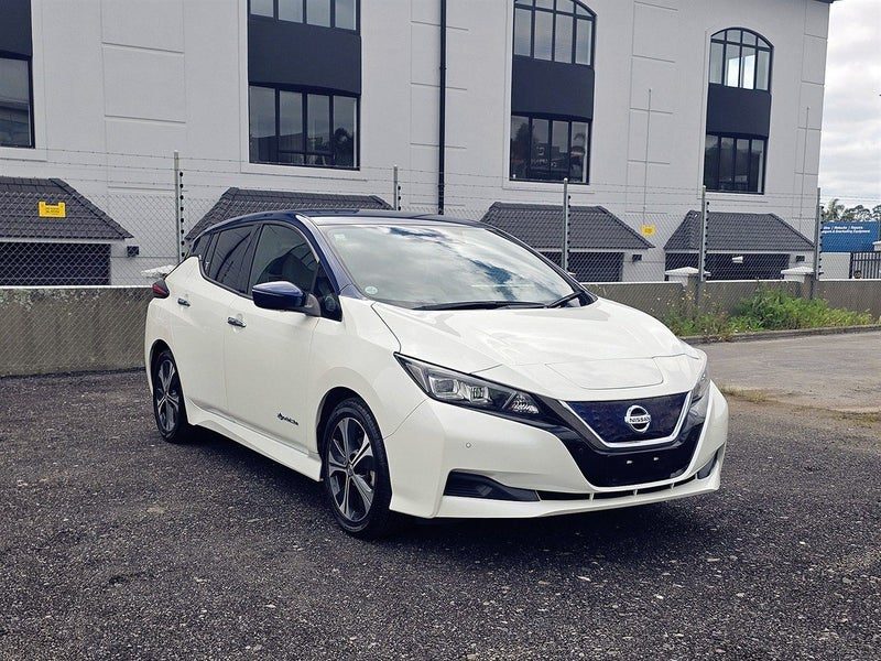 2018 Nissan Leaf X. 85.41% SOH. Grade 4.5, main photo