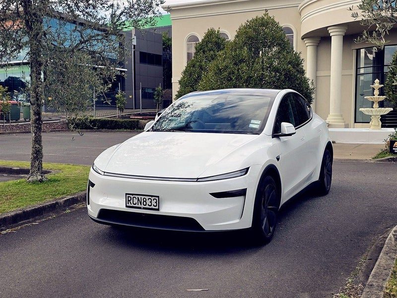 2025 Tesla Model Y Long Range, photo 3