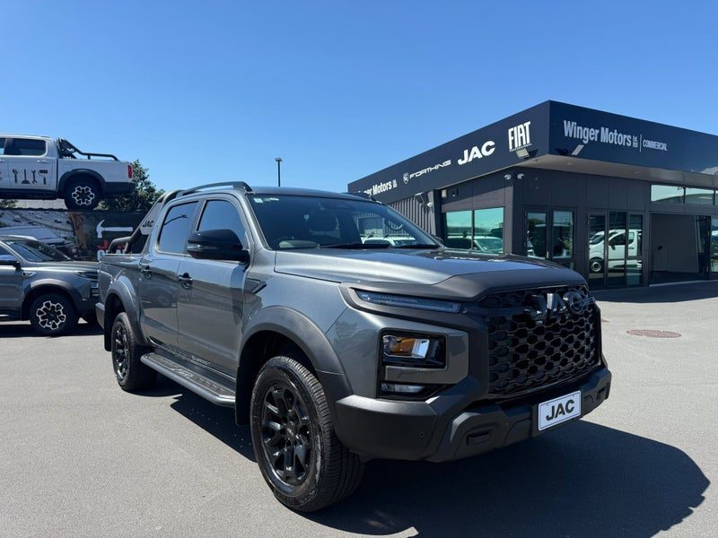 2026 JAC T9 Luxury Black Out Edition