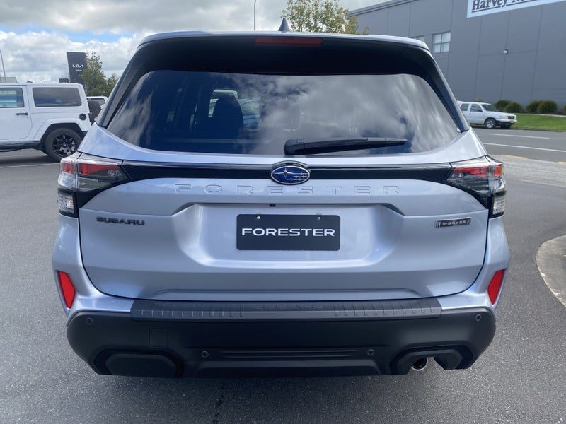 2026 Subaru Forester 2.5 Touring Hybrid AWD CVT, photo 3