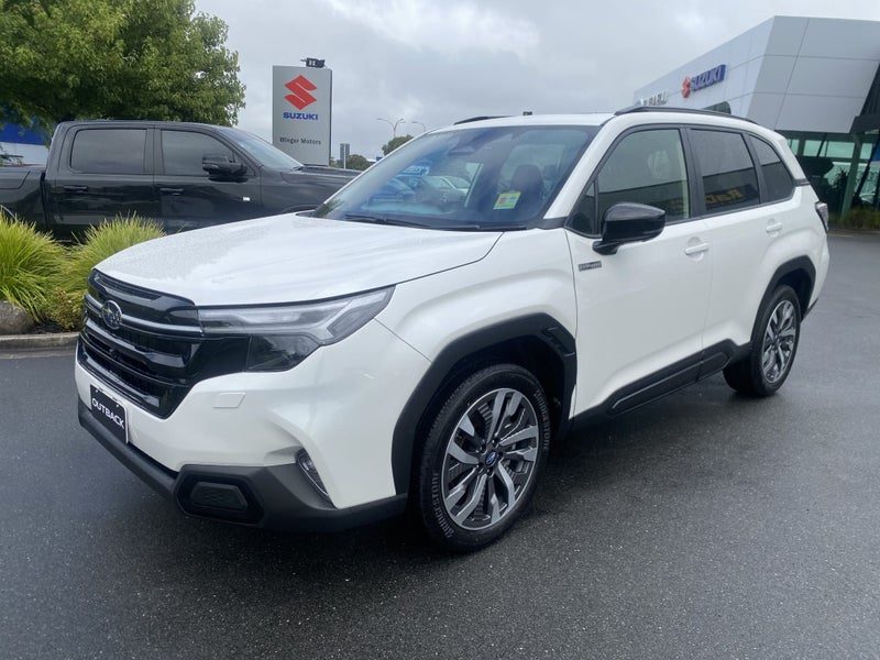 2026 Subaru Forester 2.5 Touring Hybrid AWD CVT, photo 2