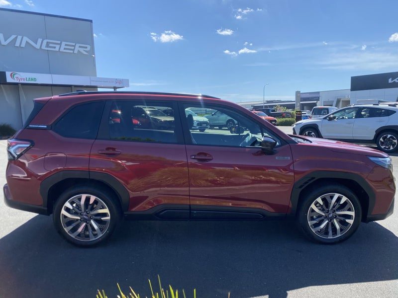2026 Subaru Forester 2.5 Touring Hybrid AWD, photo 2