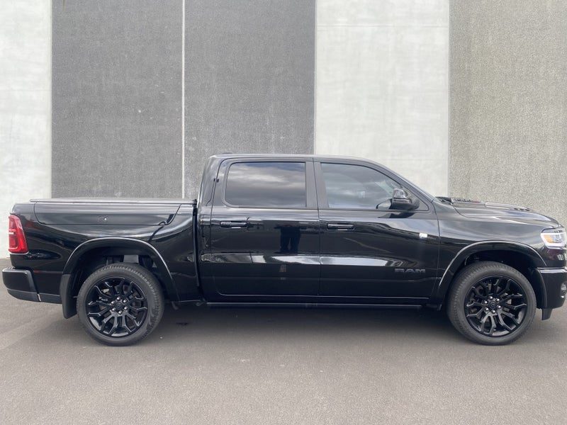 2025 Ram 1500 Limited I6 Rb Night, photo 2